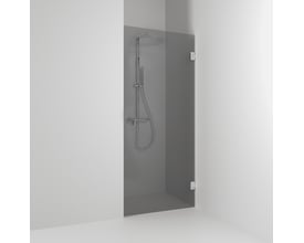 Svedbergs 180° bruseniche på 98,5 x 200 cm med røgfarvet glas og krombeslag, monteret i badeværelse med bruser.