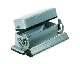 Gråt aluminium chassishus HDC 16A ADLU, størrelse 5, med bøjle og låg vist på hvid baggrund.