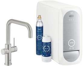 GROHE Blue Home Duo køkkenarmatur med høj U-tud i børstet stål samt køleenhed, filter og CO₂-flaske.