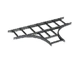 Legrand T-stykke Medium GLO-4, 200mm bredt, fremstillet af galvaniseret plade med synlige samlinger og huller til montering.