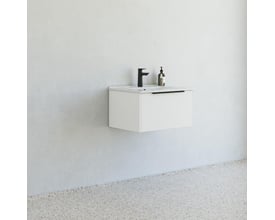 Dansani Mido møbelpakke monteret på en hvid væg i et moderne badeværelsesmiljø med terrazzo gulv.