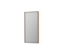 Sanibell INK SP32 LED spejl, 50x100 cm, med børstet kobber ramme, hvid baggrund, med baggrundsbelysning tændt.