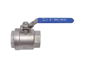 2-delt kuglehane i rustfrit stål med indvendigt gevind, 1 tomme størrelse og blå "ON OFF" håndtag.