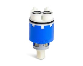 Kartouche FK-0329 med blå keramisk patron og hvid plastbund på hvid baggrund, egnet til vandhaner.