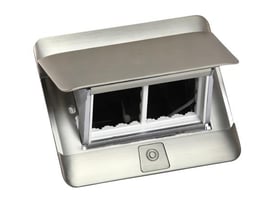 Legrand popup stål til planforsænket montering med åben top og synlige moduler til stikkontakter og USB-ladere.