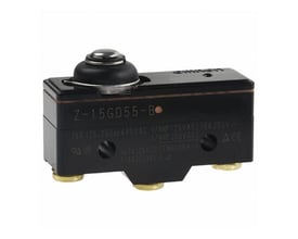 Omron Z-15GD55-B basisafbryder med kort fjederstempel, SPDT, 15A og loddeterminaler, vist isoleret på hvid baggrund.