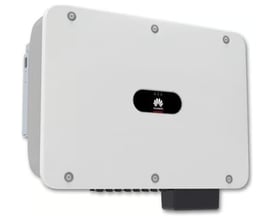 Huawei solcelleinverter SUN2000-30KTL-M3 med SPD I+II, set skråt forfra med hvidt kabinet og sort tilslutningsdel.