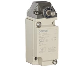 Omron D4A-1101N endestop med dobbeltafbryder, uden indikator og standard rullehåndtag på neutral baggrund.