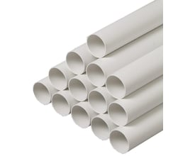En stak af 1,15 meter lange, hvide plastrør med 51 mm diameter, velegnet til centralstøvsugersystemer.
