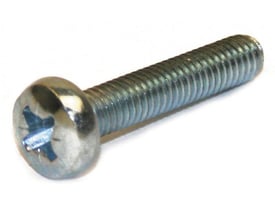 Nærbillede af maskinskrue M6x25, viser panhovedet med PZ3 kærv og gevindets præcision.