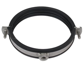 Elforzinket rørbøjle KSB2 uden quicklås, med sort EPDM gummi for Ø125-130mm rør på hvid baggrund.