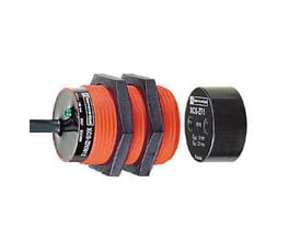 Schneider Electric rund, kodet magnetkontakt med 1NO+1NC, M8 stik og LED indikator, vist med separat magnet.