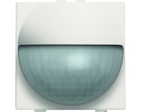 Niko bevægelsessensor i hvid til Niko Home Control, med 180° detekteringsområde og 9m rækkevidde.