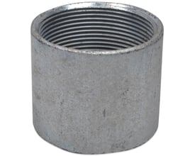 Indura smedet muffe med G 3-gevind, set skråt ovenfra med den indvendige gevindåbning tydeligt synlig.