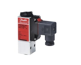 Danfoss MBC 5100 pressostat vist med tydelig label mærket 'PRESSURE CONTROL MBC 5100' og specifikationer som IP65.