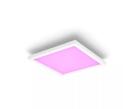Kvadratisk Philips Hue Aurelle lyspanel på hvid baggrund, der udsender pink lys med hvid ramme.
