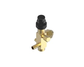 Danfoss sugeledningsventil 118U0486 i messing med sort top og sekskantet tilslutning på hvid baggrund.