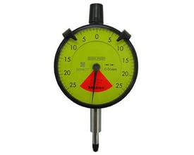 Mitutoyo måleur 2971TB med gul urskive og sort visere, angiver 0,01 mm præcision. Synlig SHOCK PROOF mærkning og rødt advarselstrekant.