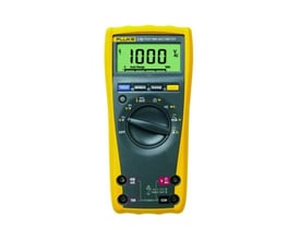Fluke 179 digitalmultimeter med gul beskyttelseskappe, drejeknap, måleindgange og display.