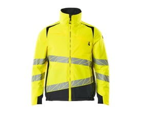 Detaljebillede af Mascot Hi-Vis jakke i gul og mørk marine, med fokus på lynlåslukning og brystlomme med lynlås.