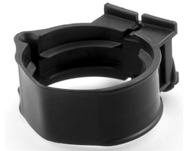 Sort holder til luftslange fra Speedglas til Heavy Duty svejseskærm G5-01, set skråt forfra.