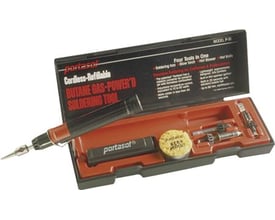 Wareco Professional gasloddekolbe kit i sin sorte opbevaringskasse med rødt indre, indeholdende gasloddekolbe og tilbehør.