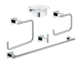 GROHE Essentials Cube 5-i-1 tilbehørssæt i krom, bestående af sæbeskål, håndklædering, papirholder, krog og håndklædestang.