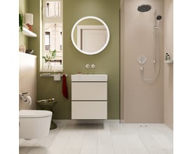 Hansgrohe Activera S hovedbruser i krom, 240 mm diameter, vist i et moderne badeværelsesmiljø med vægmonteret brusearmatur og brusehoved.