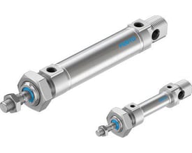 Festo solenoid valve CPE14-M1BH-5LS-1/8 fremstår i to forskellige størrelser på hvid baggrund, en lang og en kort variant, begge af metal.