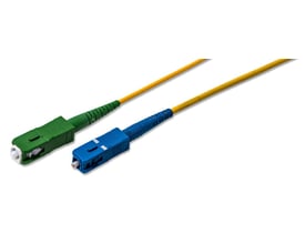 15 meter gult Simplex fiberpatchkabel med SC/APC (grøn stik) og SC/UPC (blå stik) konnektorer.