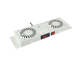 Hvidt Lanview RAF205WH ventilatormodul med to ventilatorer, digital termostatstyring og rødt display set skråt ovenfra.