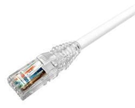 CommScope CAT.6A U/UTP LSZH patchkabel på 1,5m i hvid, med transparent RJ45-stik og klar strain relief tylle.