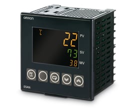 Omron E5AN-HAA2HHBFMD-500 digital temperaturregulator med sort frontpanel og tydeligt display der viser temperaturværdier.