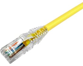 CommScope Patchkabel KAT6 U/UTP LSZH, 7,5 meter, gul, med transparent stik og synlige, farvede ledningspar.