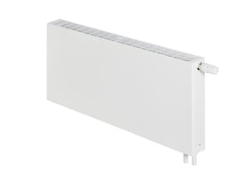 Stelrad Planar Type22 radiator i hvid, 600 mm høj og 3000 mm lang, med glat front og integreret ventil. Den står på en hvid baggrund og har et moderne design.