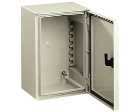 Schneider Electric vægskab 7035 med åben dør, viser interiøret med monteringsskinne og metal bundplade, 310x215x160mm.