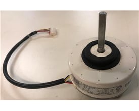 Solar Plus børsteløs DC motor til varmepumpe indedel, MSA-09 / MSA-12 modeller, vist med aksel og kabel.