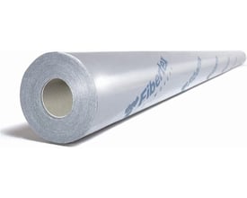 Rulle med Fibertex F-22 fiberdug i gråhvidt, geotekstil på 120 g/m², 200 cm bred og 25 meter lang.