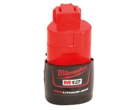 Wavins 3,0 Ah-batteri til presmaskine ACO102, rødt og sort med Milwaukee M12-mærkning.