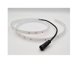 Nærbillede af LEDlife Sauna LED strip, der viser de små lysdioder og den vandtætte, 24V forbundne stik.