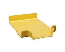 CommScope FiberGuide T-stykke i gul farve, med to 24x4" indgange og en 12x4" udgang til fiberoptisk kabelføring.