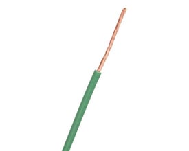 Grøn monteringsledning 1x0,75mm² H05V2-K med udspaltet kobberleder og isolering, vist med den grønne isolering mod højre.