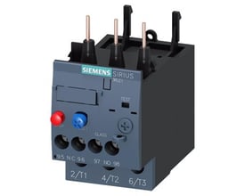 Siemens Sirius termorelæ 3RU21 med justerbar strøm på 7,0-10A og manuel/remote reset funktion på hvid baggrund.