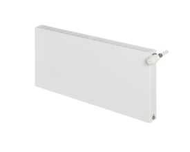 Stelrad Compact Planar Type 21 radiator i hvid, 600 mm høj og 2600 mm lang, med synlig termostatventil på hvid baggrund.