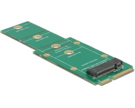 DeLOCK-adapter fra mSATA til M.2 Key B med grønt printkort, M.2-stik og guldkontakter, set skråt ovenfra.