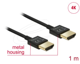 Delock HDMI-A-kabel på 1 meter med sort slankt kabel og to stik med metalhuse, vist diagonalt.