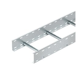 Detaljebillede af OBO Bettermann kabelstige LCIS 1140, der viser de påsvejsede C30-profilsprosser og den robuste, varmgalvaniserede finish.