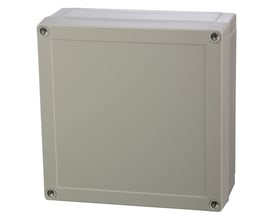 Fibox MNX kassebund i grå polycarbonat med mål 180x180x75 mm, vist forfra med fire synlige dækselskruer.