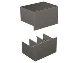 ABB terminalafdækning T4, 4P, høj, grå, med ribbet overflade og monteringspunkter.