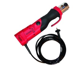 Wavin Tigris presmaskine ECO 202 til 230 V med rød og sort krop, metalhoved og oprullet ledning.